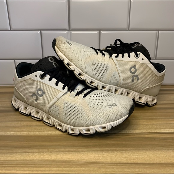 On Running Shoes Uq On Cloud Swiss Engineering White Black Lace Up